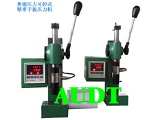 壓力(li)顯示控製(zhi)型手扳壓力(li)機(jī)